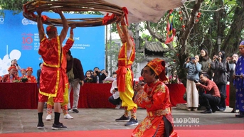 Độc đáo màn tranh tài kéo co ngồi trong ngày hội kết nối di sản ở Hà Nội