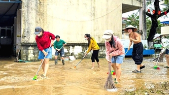 ទិវាគ្រូបង្រៀនវៀតណាម ថ្ងៃទី 20 ខែវិច្ឆិកា៖ សាកលវិទ្យាល័យជាច្រើនបានប្រែក្លាយជនរងគ្រោះដោយទឹកជំនន់
