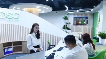 DSC chậm công bố thông tin, bất ngờ có cổ đông lớn mới chiếm 11,76% vốn, lãnh đạo cũ chuyển nhượng quyền mua cổ phiếu