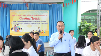 គ្រូបង្រៀន និងប្រជាជនចូលរួមគំនិតលើការងាររបស់មនុស្ស