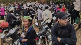 Đổ dồn leo núi ở Mù Cang Chải: Ùn tắc lối đi, lán nghỉ quá tải