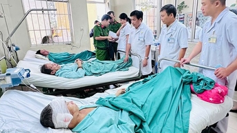 ការថែទាំសង្គ្រោះបន្ទាន់ពេញមួយយប់ ការព្យាបាលទាន់ពេលវេលាដល់ជនរងគ្រោះដោយការរអិលបាក់ដីនៅ Khanh Hoa