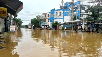តំបន់នៅតាមដងទន្លេ Vu Gia និង Thu Bon ឆ្លើយតបនឹងការកើនឡើងនៃទឹកជំនន់