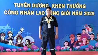 Người thợ cơ khí sáng tạo trong công việc