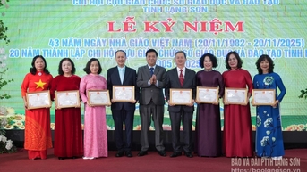 Chi hội Cựu giáo chức Sở Giáo dục và Đào tạo kỷ niệm 43 năm Ngày Nhà giáo Việt Nam
