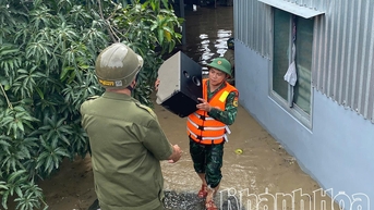 វួដ Dong Hai បានជម្លៀសប្រជាជនចំនួន ៤៥ គ្រួសារចេញពីតំបន់ងាយរងគ្រោះ និងទឹកជំនន់ក្នុងតំបន់។