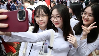 ក្រសួង​អប់រំ និង​បណ្តុះបណ្តាល ស្នើ​ដំឡើង​ប្រាក់​បំណាច់​គ្រូបង្រៀន ១៥%