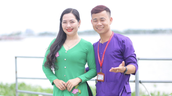 មគ្គុទ្ទេសក៍ទេសចរណ៍ដែលស្រឡាញ់ការងាររបស់គាត់ប្រកួតប្រជែងនៅលើទូរទស្សន៍ជាលើកដំបូង