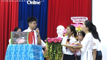 អនុវិទ្យាល័យ Trung Vuong សម្ពោធក្លឹបភាសាអង់គ្លេស និងការប្រលងរូបថត "ការដឹងគុណចំពោះគ្រូ"