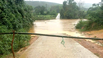 Hơn 5.000 hộ dân bị mất điện do mưa lũ