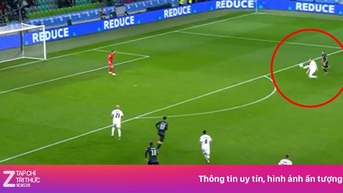 Bàn phản lưới khó tin ở vòng loại World Cup châu Âu