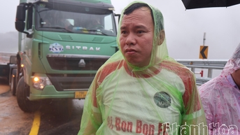 Những người hùng thầm lặng xuyên đêm ứng cứu người bị nạn trên đèo Khánh Lê