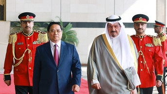 នាយករដ្ឋមន្ត្រីគុយវ៉ែត អញ្ជើញជាអធិបតីក្នុងពិធីទទួលលោក Pham Minh Chinh នាយករដ្ឋមន្ត្រីនៅព្រះបរមរាជវាំង។