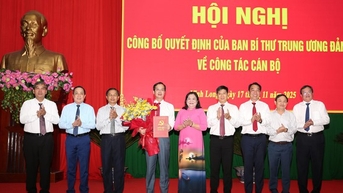 ប្រធានគណៈកម្មាធិការប្រជាជនខេត្ត Dong Thap លោក Tran Tri Quang កាន់តំណែងជាលេខារងគណៈកម្មាធិការបក្សខេត្ត Vinh Long