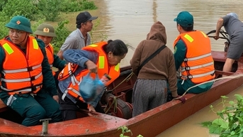 Nước lũ tràn về, hàng chục nghìn người dân Đắk Lắk bị cô lập