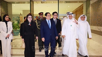 នាយករដ្ឋមន្ត្រី និងភរិយា អញ្ជើញទស្សនាអគារបេតិកភណ្ឌវប្បធម៌អារ៉ាប់