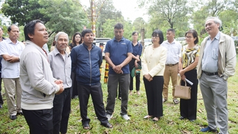 អនុប្រធានគណៈកម្មាធិការប្រជាជនខេត្ត Nguyen Thi Thanh Lich បានចុះអង្កេតភូមិទេសចរណ៍សហគមន៍ Plei Op និងភូមិ Ia Nueng។