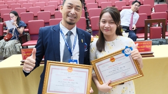 ផ្តល់រង្វាន់ដល់លោកគ្រូអ្នកគ្រូផ្នែកអប់រំវិជ្ជាជីវៈចំនួន៧៦រូប ដែលមានស្នាដៃឆ្នើម