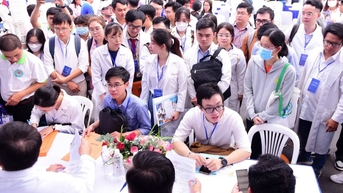 'Nguy cơ sẽ có bác sĩ ra trường không đạt chuẩn năng lực để hành nghề'