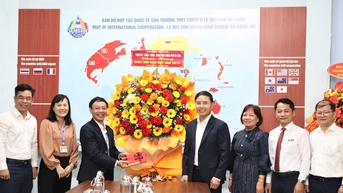 Lãnh đạo UBND thành phố thăm Trường THPT chuyên Lê Quý Đôn và Trường Tiểu học - THCS FPT Đà Nẵng