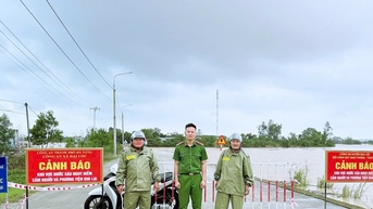 Mưa lũ lại chia cắt nhiều tuyến đường trọng điểm