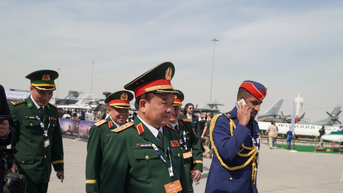 គណៈប្រតិភូជាន់ខ្ពស់ក្រសួងការពារជាតិវៀតណាម ចូលរួមពិព័រណ៍យន្តហោះឌូបៃ