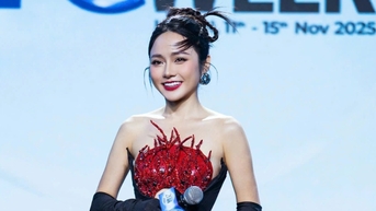 Nữ MC song ngữ có vóc dáng như người mẫu nổi bật trên sàn thời trang