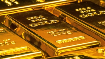 Vàng mất hơn 1% do USD mạnh lên, kỳ vọng hạ lãi suất giảm