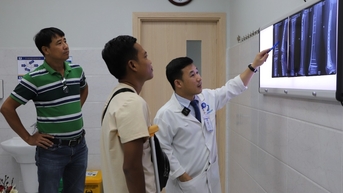 Chỉ một động tác sai, bong gân cổ chân có thể thành chấn thương nặng