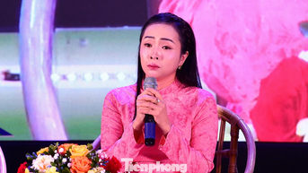 Nghẹn ngào 'cô ơi, mẹ em bỏ đi rồi...'