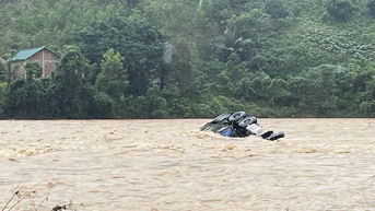 ឆ្មាំព្រំដែនបានបង្កើតប៉ុស្តិ៍ត្រួតពិនិត្យចំនួន ៣ នៅចុងទាំងពីរនៃផ្លូវទឹក បន្ទាប់ពីត្រាក់ទ័រ-រ៉ឺម៉កត្រូវបានទឹកជន់លិច។