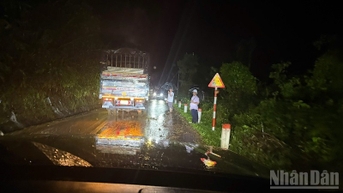 ការរអិលបាក់ដីនៅតែបន្តកើតមាននៅលើផ្លូវ Violak Pass ។