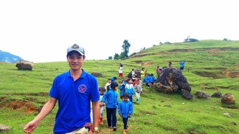 លោកគ្រូអ្នកគ្រូសាងសង់ស្ពានឆ្លងការលំបាកដល់សិស្សនៅតំបន់ភ្នំ