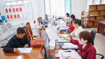 រដ្ឋាភិបាលធ្វើនិយតកម្មកាត់បន្ថយ និងសម្រួលនីតិវិធីរដ្ឋបាលដោយផ្អែកលើទិន្នន័យ។