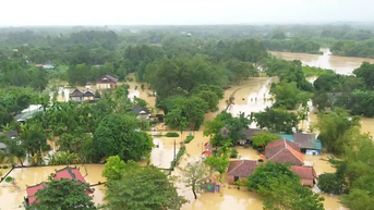 ទឹកជំនន់នៅទន្លេ Hue កំពុងស្រកចុះ ប៉ុន្តែនៅតែមានកម្រិតគ្រោះថ្នាក់។