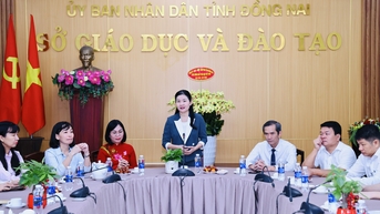 Đoàn công tác lãnh đạo tỉnh chúc mừng Ngày Nhà giáo Việt Nam tại Sở Giáo dục và Đào tạo