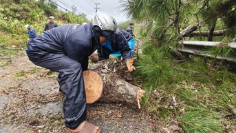 Đà Lạt bị cô lập sau khi nhiều đèo sạt lở là tin thất thiệt