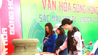 Ấn tượng không gian văn hóa sông Hồng tại Quảng trường Đinh Lễ