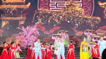 មនុស្សជិត 200.000 នាក់បានចូលរួមពិធីបុណ្យ Thang Long - Hanoi ឆ្នាំ 2025