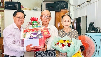 ថ្នាក់​ដឹក​នាំ​ខេត្ត​ចុះ​សួរ​សុខ​ទុក្ខ​គ្រូ​បង្រៀន​ក្នុង​ឱកាស​ថ្ងៃ​ទី​២០ វិច្ឆិកា