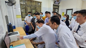 ការពិនិត្យសុខភាពក្នុងយុគសម័យ 4.0 នៅមន្ទីរពេទ្យទូទៅ Hoa Binh និងចំណុចរបត់ជាមួយកំណត់ត្រាវេជ្ជសាស្រ្តអេឡិចត្រូនិក Viettel