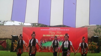 ទិវាឯកភាពជាតិដ៏អស្ចារ្យឆ្នាំ 2025 នៅភូមិវប្បធម៌ជនជាតិវៀតណាម