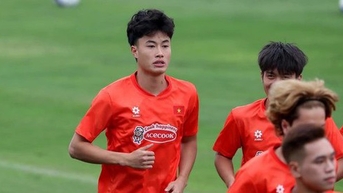 Van Truong ឡើងឡានពេទ្យ U22 វៀតណាមបារម្ភពីស៊ីហ្គេម ៣៣