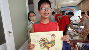 កុមារ​ចូលរួម​យ៉ាង​រំភើប​រីករាយ​ក្នុង​ការ​គូរ​គំនូរ​ខ្សាច់ Dong Ho ដើម្បី​ថ្លែង​អំណរគុណ​ចំពោះ​គ្រូ​នា​ថ្ងៃ​ទី ២០ ខែ​វិច្ឆិកា