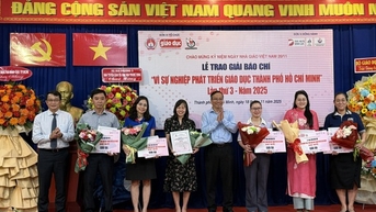 កាសែត Nguoi Lao Dong ទទួលបានពានរង្វាន់សារព័ត៌មានចំនួន ២ “ដើម្បីបុព្វហេតុអភិវឌ្ឍន៍ការអប់រំនៅទីក្រុងហូជីមិញ”