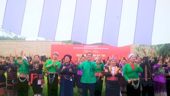 បរិយាកាសដ៏កក់ក្តៅនៃសាមគ្គីភាពនៅភូមិវប្បធម៌ជនជាតិ និងទេសចរណ៍វៀតណាម