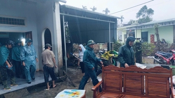 បញ្ជាការដ្ឋានការពារភូមិភាគទី៤ - ម៉ក់ ដាក គាំទ្រប្រជាពលរដ្ឋជំនះផលវិបាកដោយទឹកជំនន់