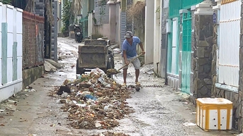 សង្កាត់ Nam Nha Trang បន្តតាមដានយ៉ាងដិតដល់នូវការអភិវឌ្ឍន៍ទឹកជំនន់ ដើម្បីឆ្លើយតប។