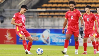 Xuân Son rạng rỡ làm quen sân khách, sẵn sàng cùng đội tuyển Việt Nam xé lưới Lào