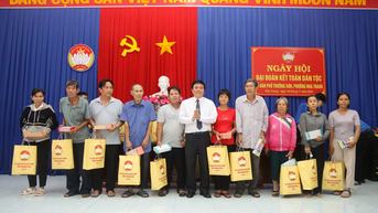 ទិវាឯកភាពជាតិដ៏អស្ចារ្យនៃក្រុមលំនៅដ្ឋាន Truong Son